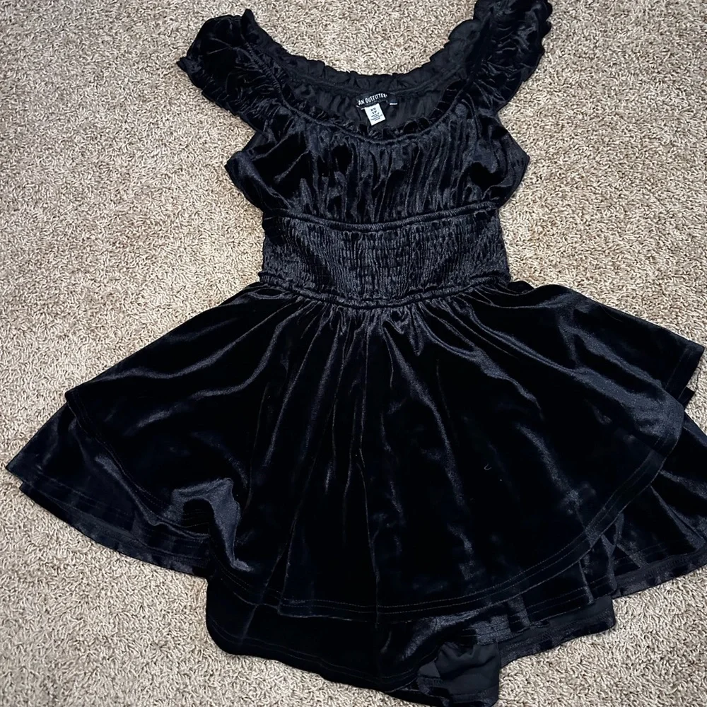 Urban Outfitters Black Ruffle Romper - Picture 2 of 5